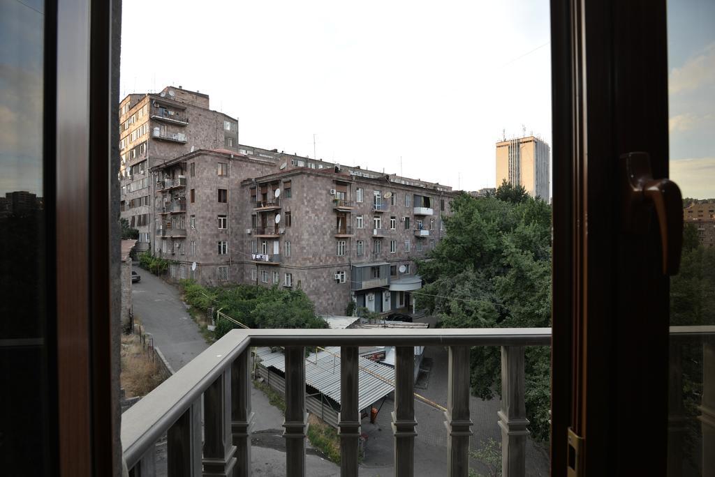 Saryan Hotel Yerevan Exterior photo